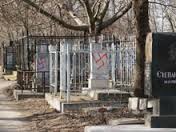 В Одессе вандалы расписали фашисткой символикой мемориал жертвам Холокоста и могилы евреев. «Правый сектор» умыл руки